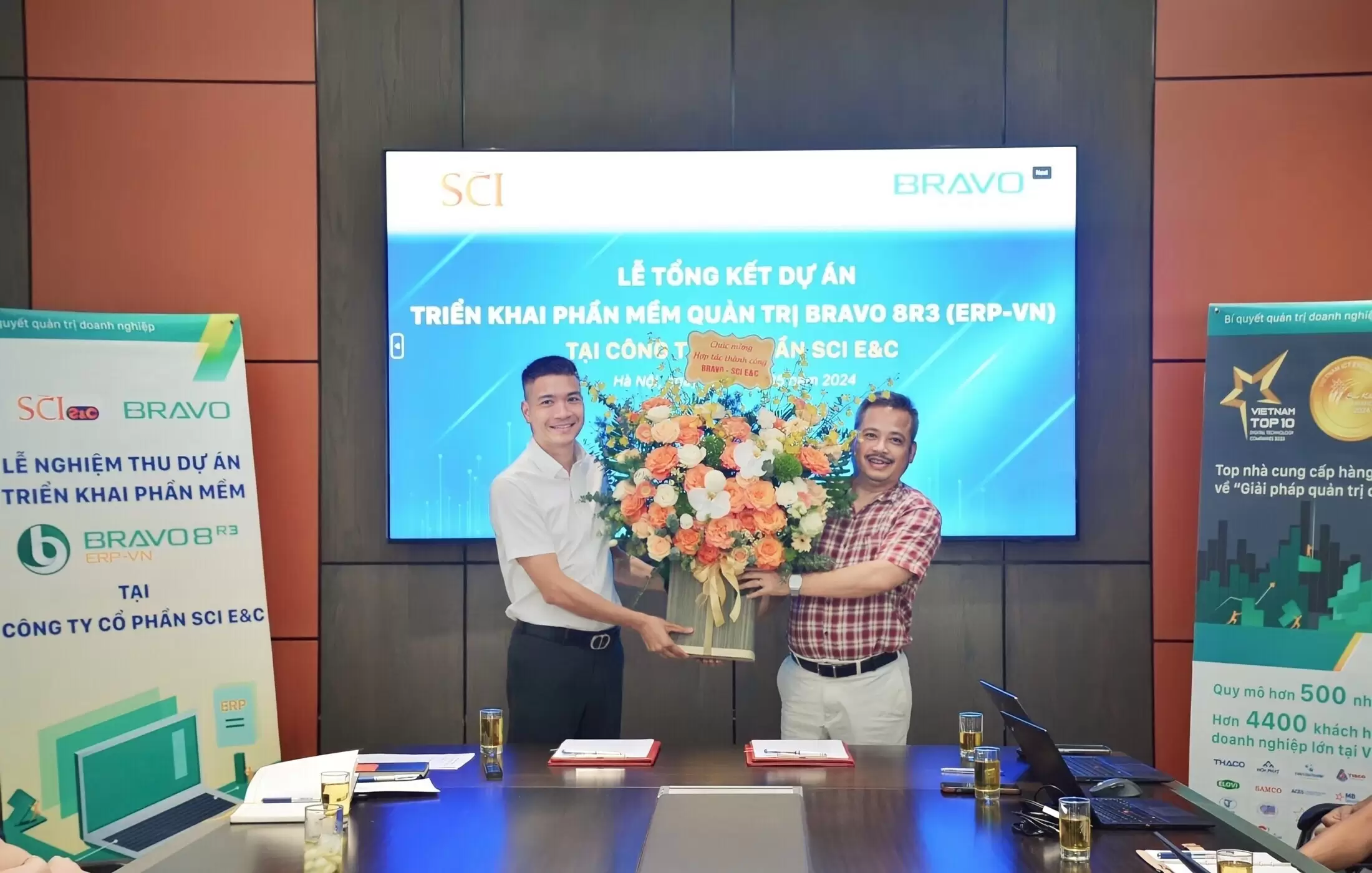 BLĐ BRAVO trao tặng lẵng hoa tươi thắm tới BLĐ SCI E&C