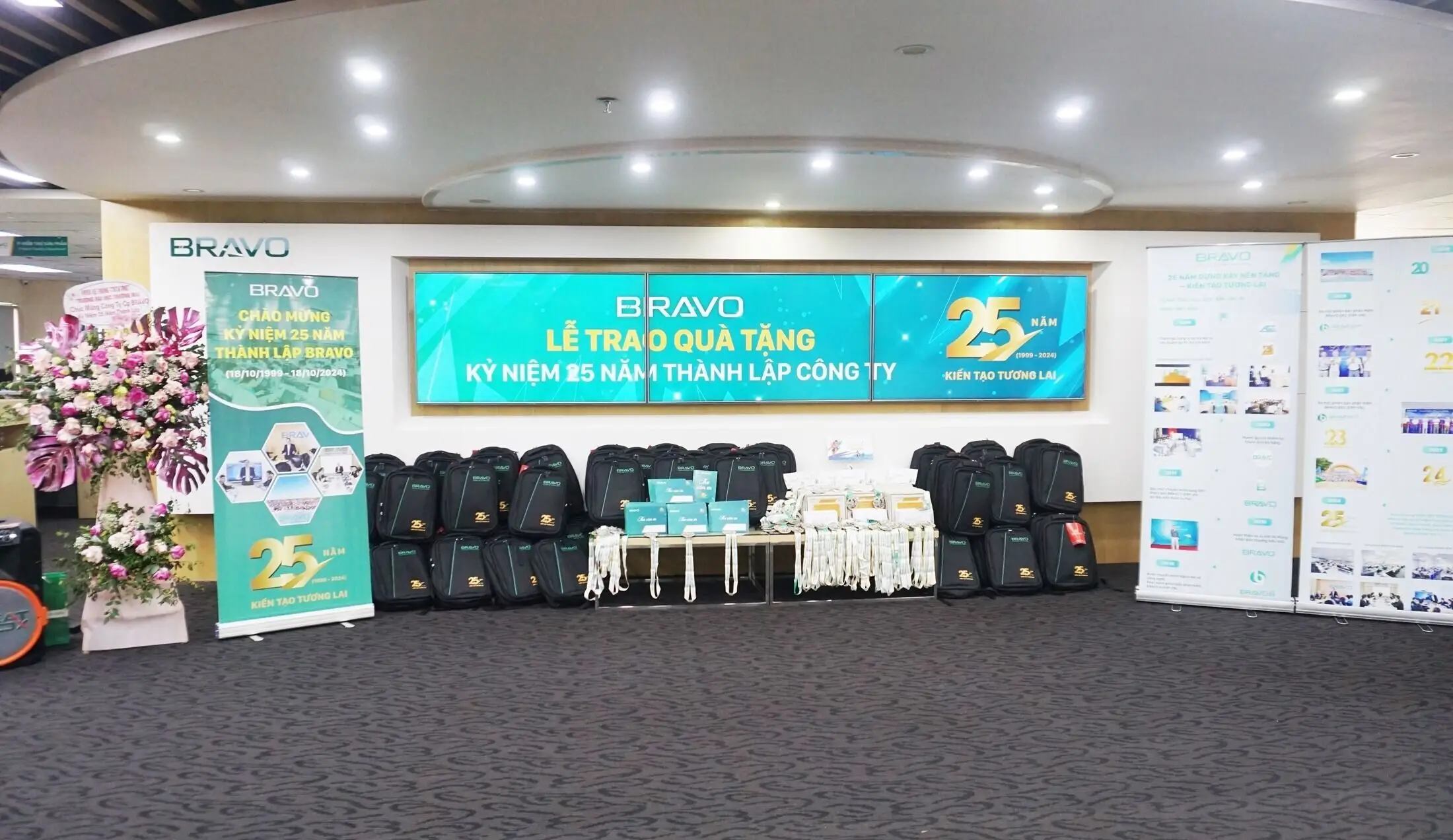 Buổi lễ tri ân và tặng quà kỷ niệm 25 năm thành lập BRAVO