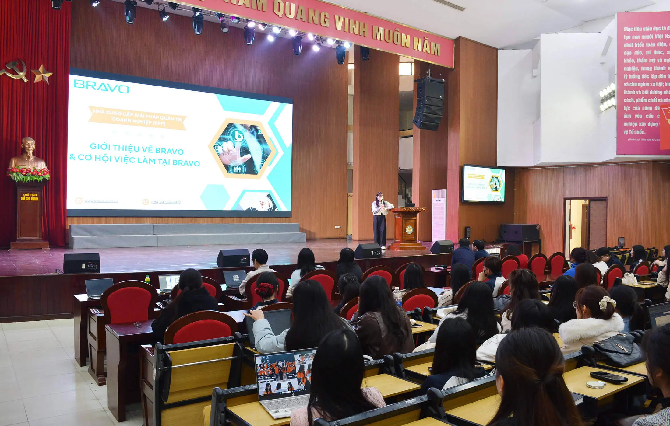 BRAVO đồng hành cùng sinh viên CQ60, Khoa HTTTKT, Học viện Tài Chính trong buổi báo cáo thực tế