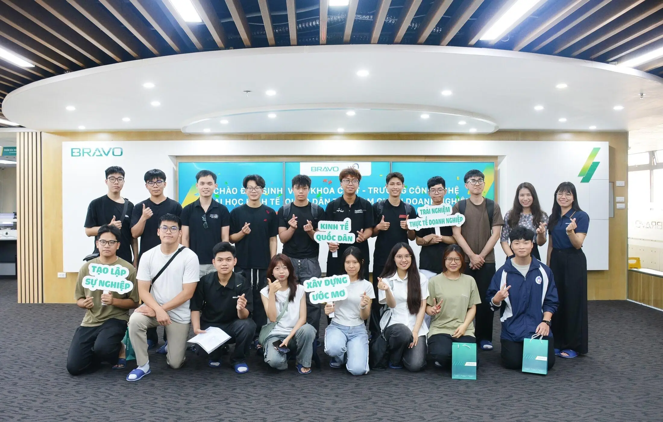 BRAVO’s Tour 2026: Cùng Gen Z Trường Công nghệ, ĐH Kinh tế Quốc dân khám phá BRAVO